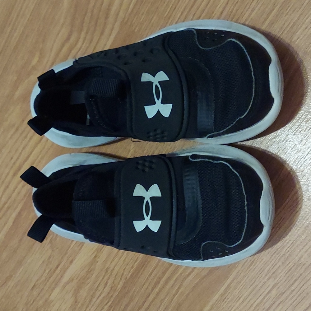 Boys Black Under Armour shoes size 12